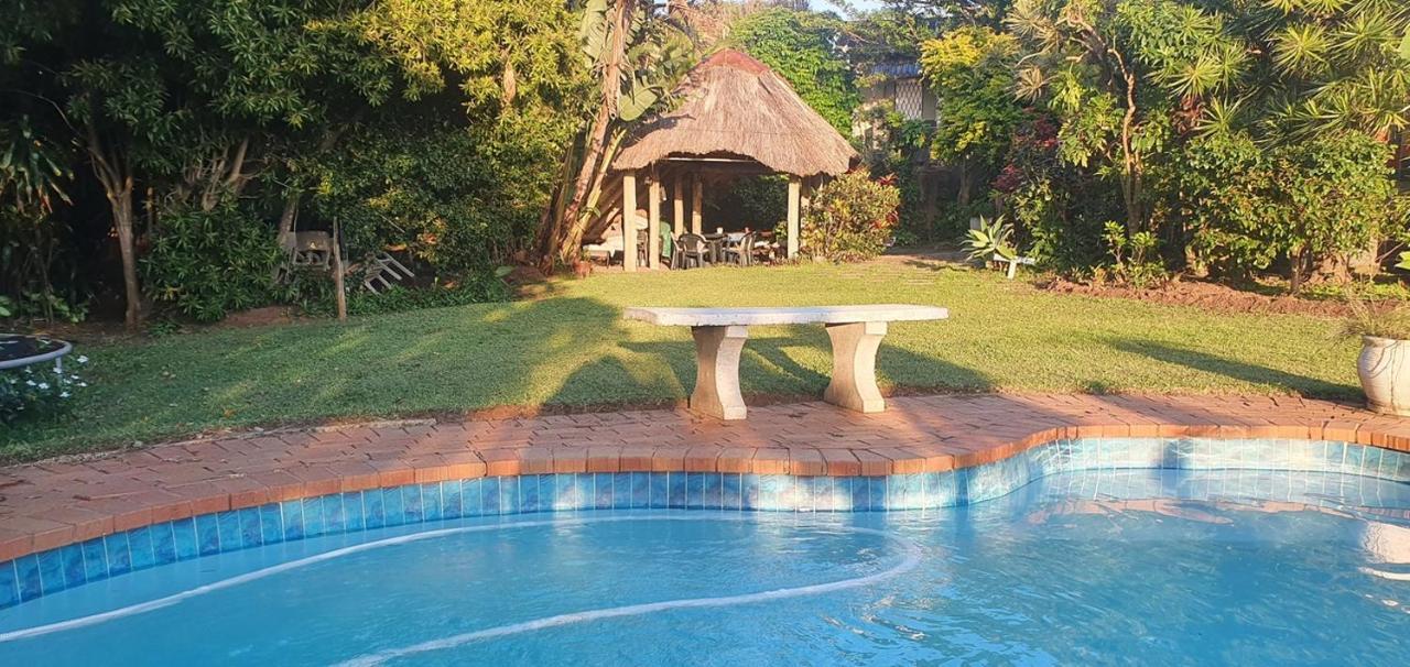 23 Ambleside Holiday Retreat By The Sea Port Shepstone Buitenkant foto